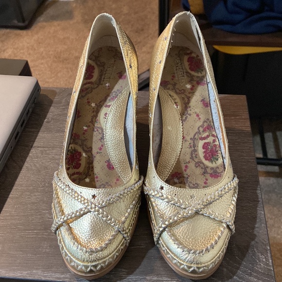 Seychelles Beautiful Gold Wedges - Picture 2 of 4